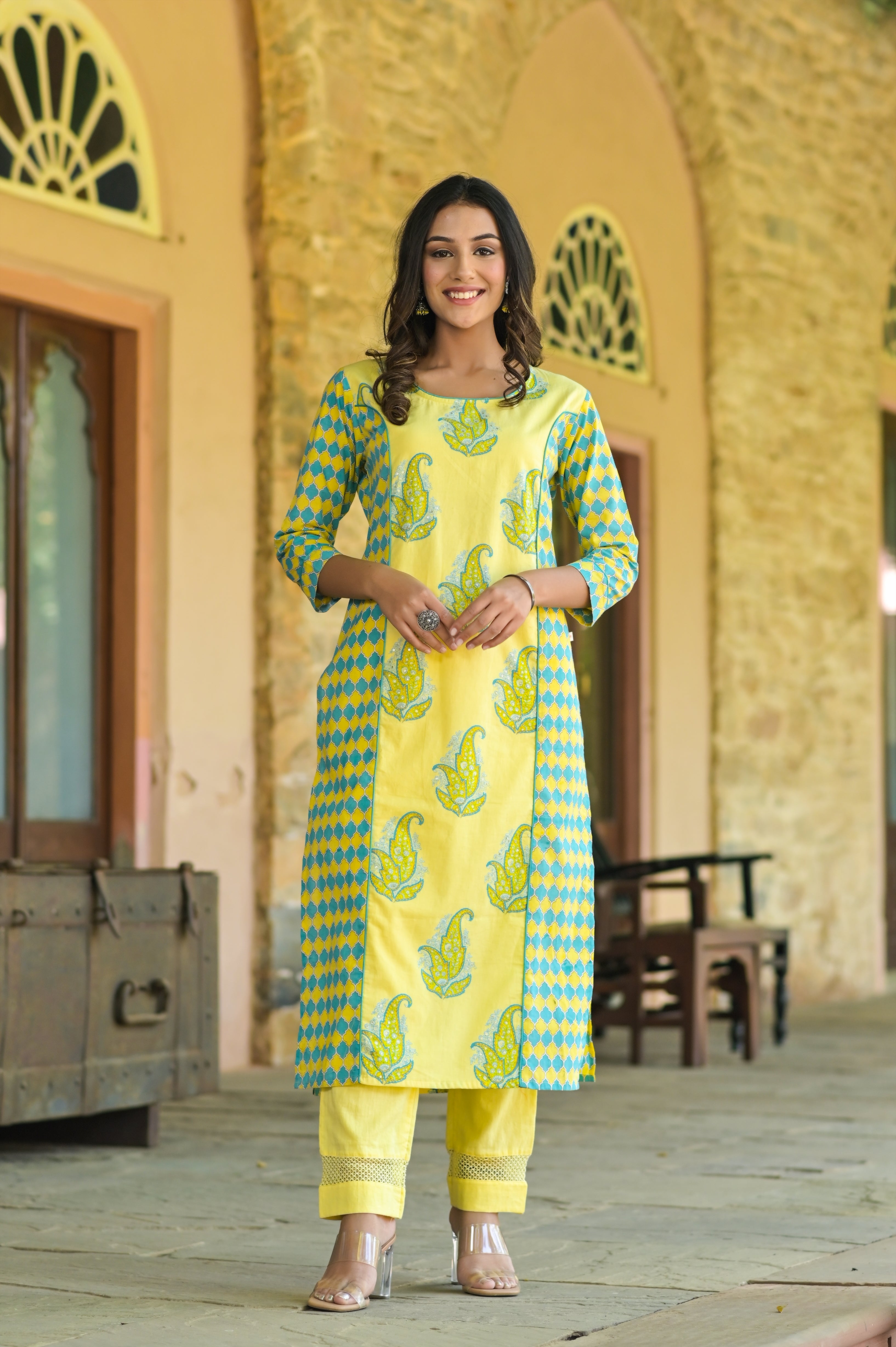 Jharokha Paisley Paneled Kurta Set- 2pcs